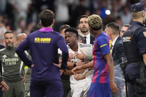 Lamine Yamal a fost inamicul public nr. 1 pe „Santiago Bernabeu” la derby-ul Real Madrid - Barcelona 2-1, în care a fost atacat și de Vinicius Jr. / Foto: Imago