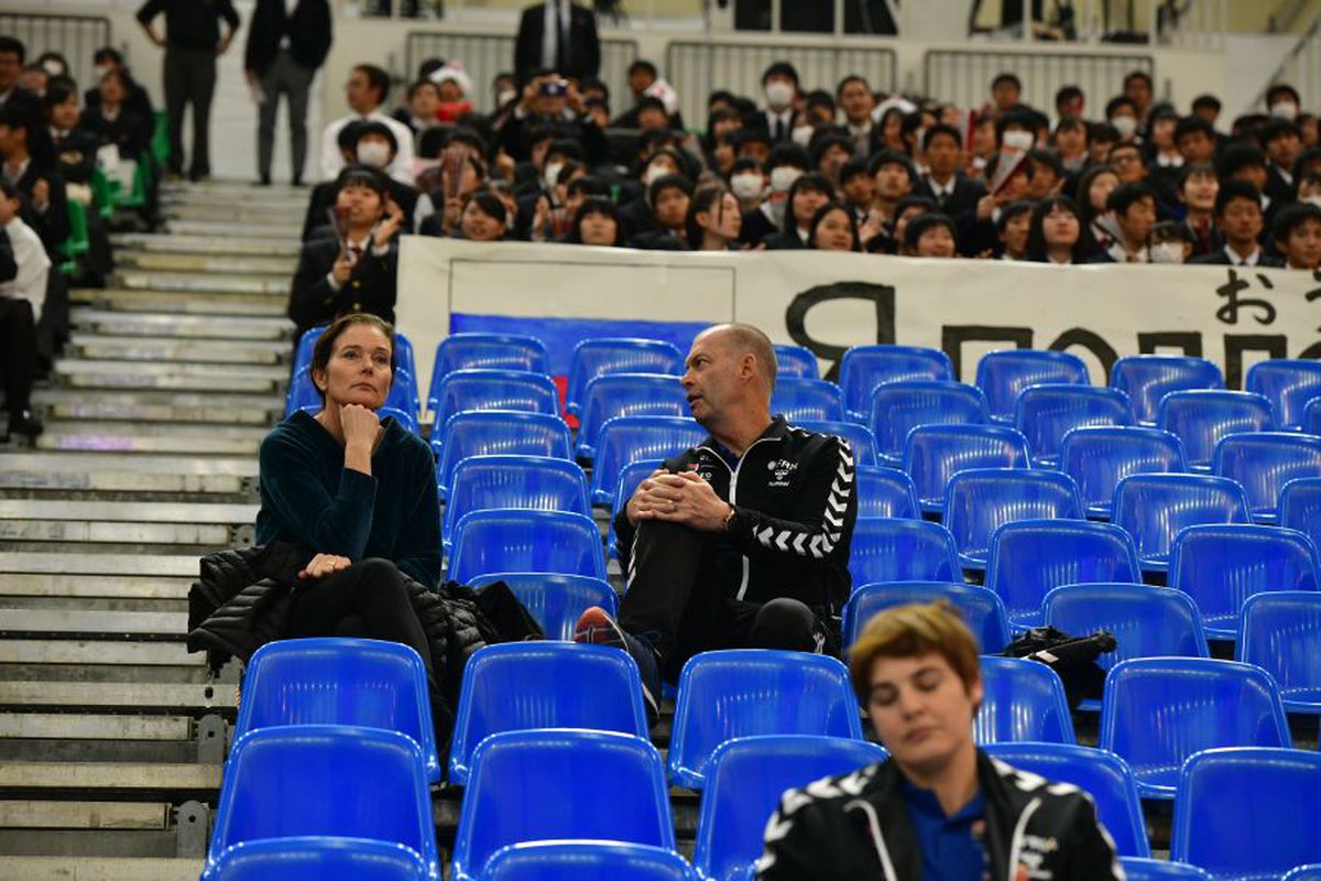 ROMÂNIA - JAPONIA // CORESPONDENȚĂ DIN JAPONIA » FOTO Tomas Ryde, relaxat alături de soţie, înainte de meciul cu Japonia!