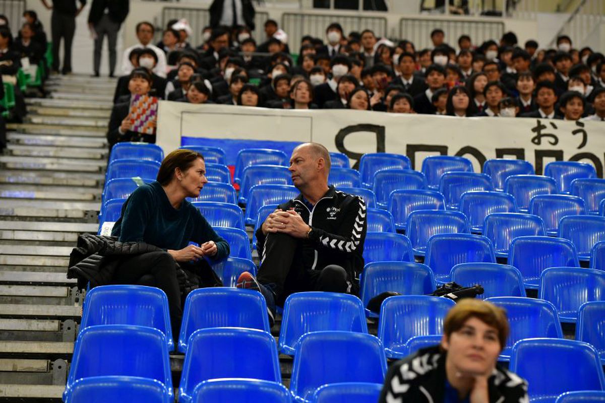 ROMÂNIA - JAPONIA // CORESPONDENȚĂ DIN JAPONIA » FOTO Tomas Ryde, relaxat alături de soţie, înainte de meciul cu Japonia!