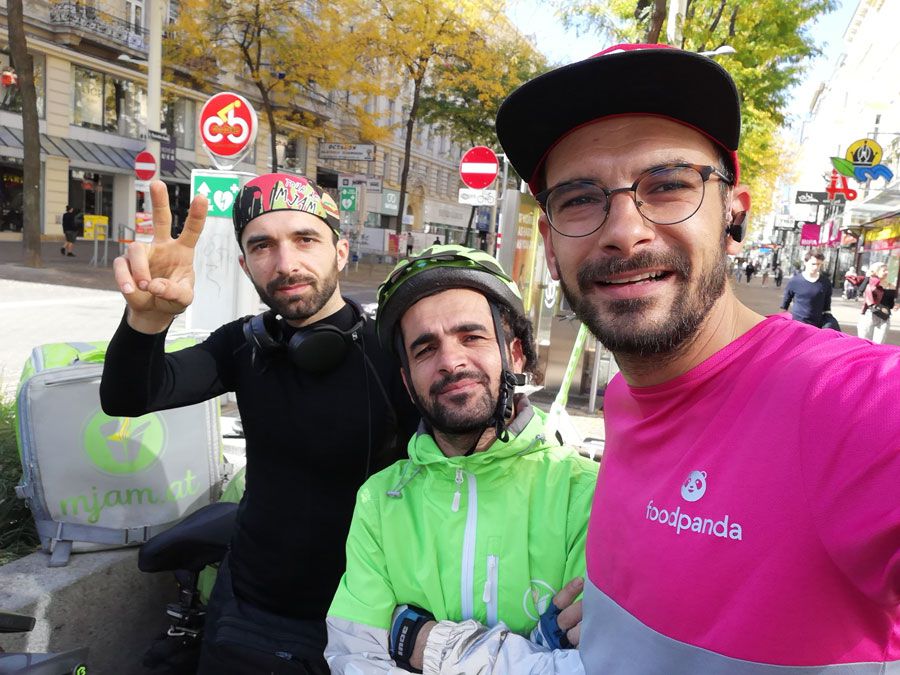 „E  fain să fii livrator și în alte orașe europene, dar este la fel de fain și acasă”. Aventura unui livrator foodpanda prin Europa, pe bicicletă