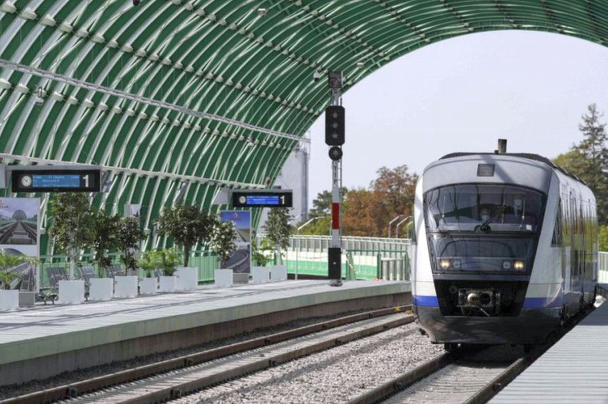 Confuzie înainte de Euro 2020 cu trenurile de pe ruta Gara de Nord - Aeroport Otopeni » Ce s-a întâmplat înainte de inaugurare