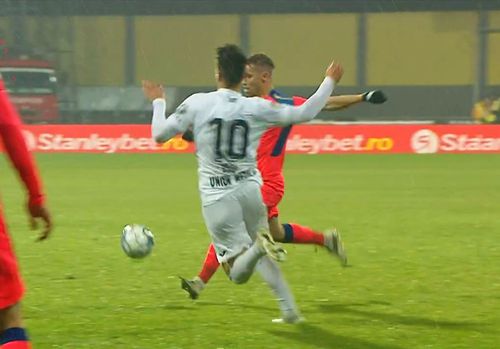 FCSB s-a impus în deplasare cu Gaz Metan Mediaș, scor 1-0, datorită reușitei semnate de rezerva Darius Olaru (23 de ani), în minutul 59. Ilie Poenaru (45 de ani) a explicat eroarea de la gol.