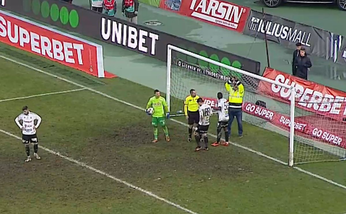 Scene de toată jena în Liga 1: „Ca în România. Romario Pires ar trebui plătit”