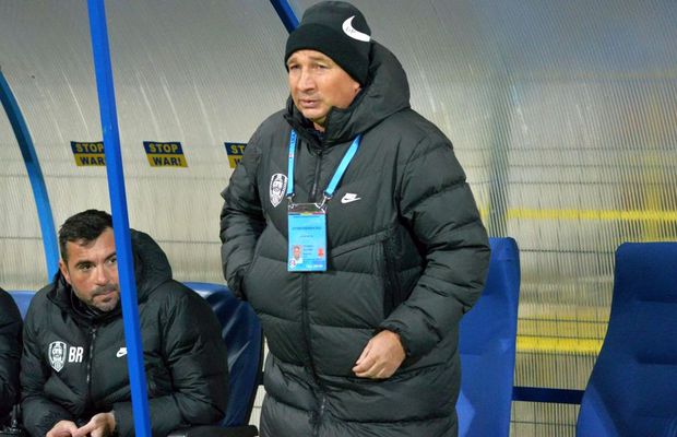 Petrescu acuză arbitrajul! Faza incriminată cu 31 de secunde înainte de egalare: „A fost clar! Trebuia să intervină VAR-ul!”