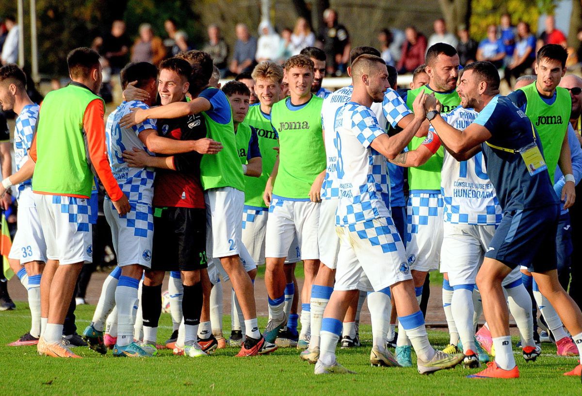 Corvinul 2.0, renașterea unui mit » Cum a reapărut Hunedoara pe harta fotbalului românesc: „Se pot face lucruri frumoase și cu bani puțini”. Urmează stadion nou + marele vis