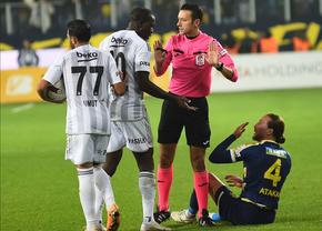 Revoluție la Beșiktaș » Turcii și-au exclus din lot 5 vedete după eșecul din derby-ul cu Fenerbahce