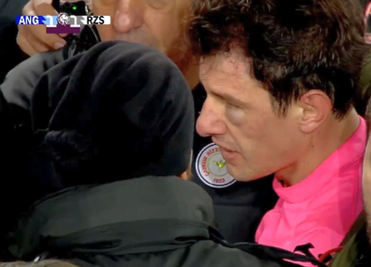 ȘOCANT! Sub privirile lui Moruțan, patronul a intrat pe teren și i-a umflat ochiul arbitrului!