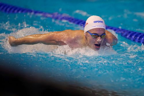 Robert Badea înotând procedeul fluture în final de la 400 m mixt FOTO Raed Krishan