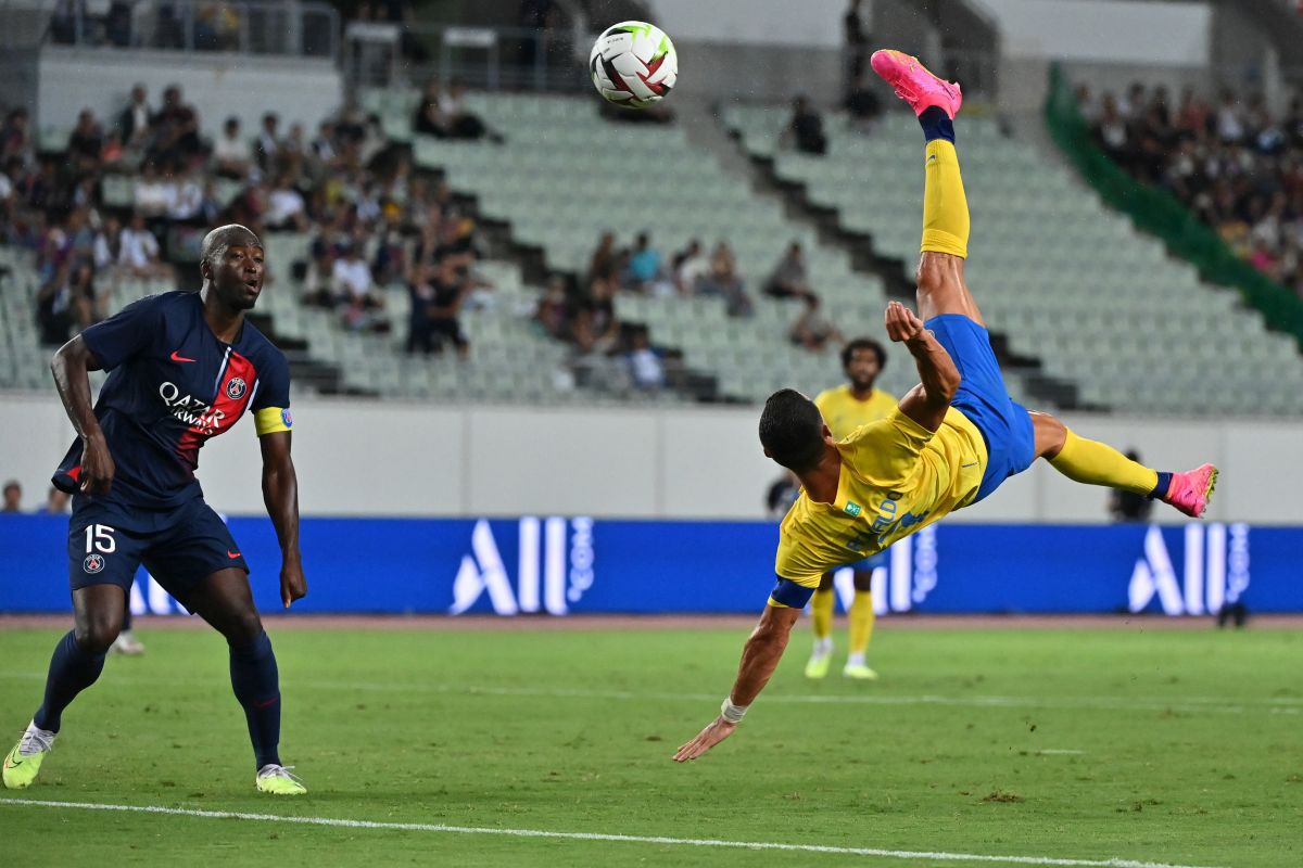 Detaliul care i-a „blocat” pe toți: de ce își face Ronaldo unghiile cu ojă