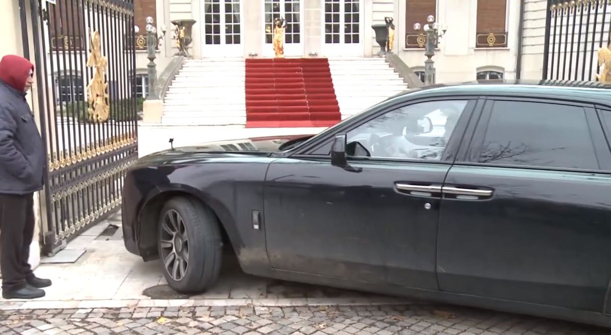 Gigi Becali, „hipster” în drum spre Marea Neagră » În ce ținută a fost surprins de turiști