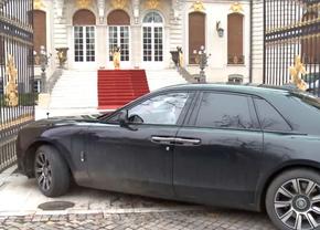 Gigi Becali a oferit imaginile zilei » S-a chinuit să intre cu mașina în curtea vilei sale