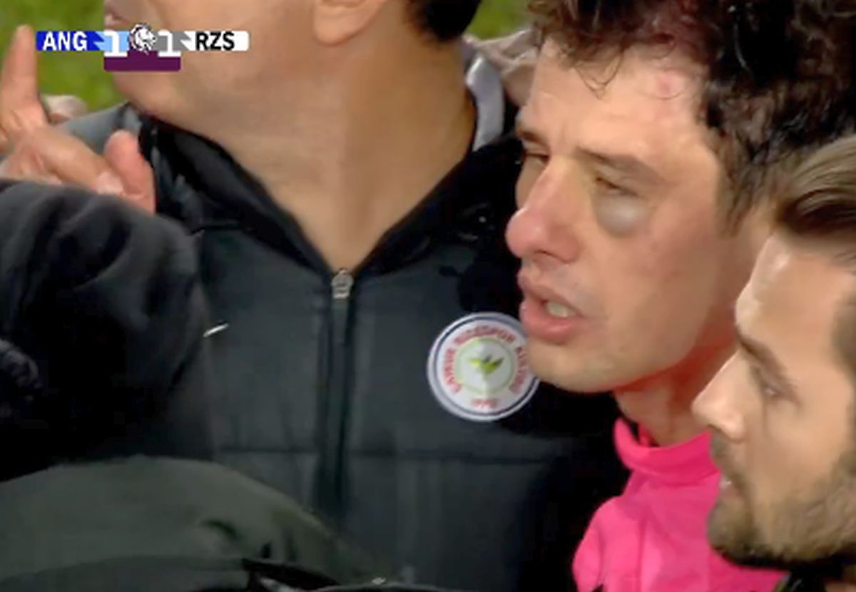 ȘOCANT! Sub privirile lui Moruțan, patronul a intrat pe teren și i-a umflat ochiul arbitrului!