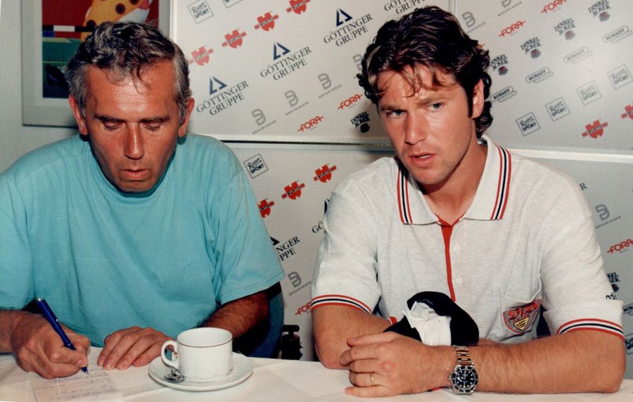 Primul român de la VfB Stuttgart intervievat de Helmut Heimann a fost Florin Răducioiu, pe 13 august 1997. Au urmat Ionel Ganea și Ciprian Marica. Foto: Herbert Rudel Descoperirea GSP » Avem iarăși un fotbalist în Bundesliga! Iar Stuttgart nici nu știe că are un român în lot! „Vrem ca într-o zi să stea în poarta lui VfB”