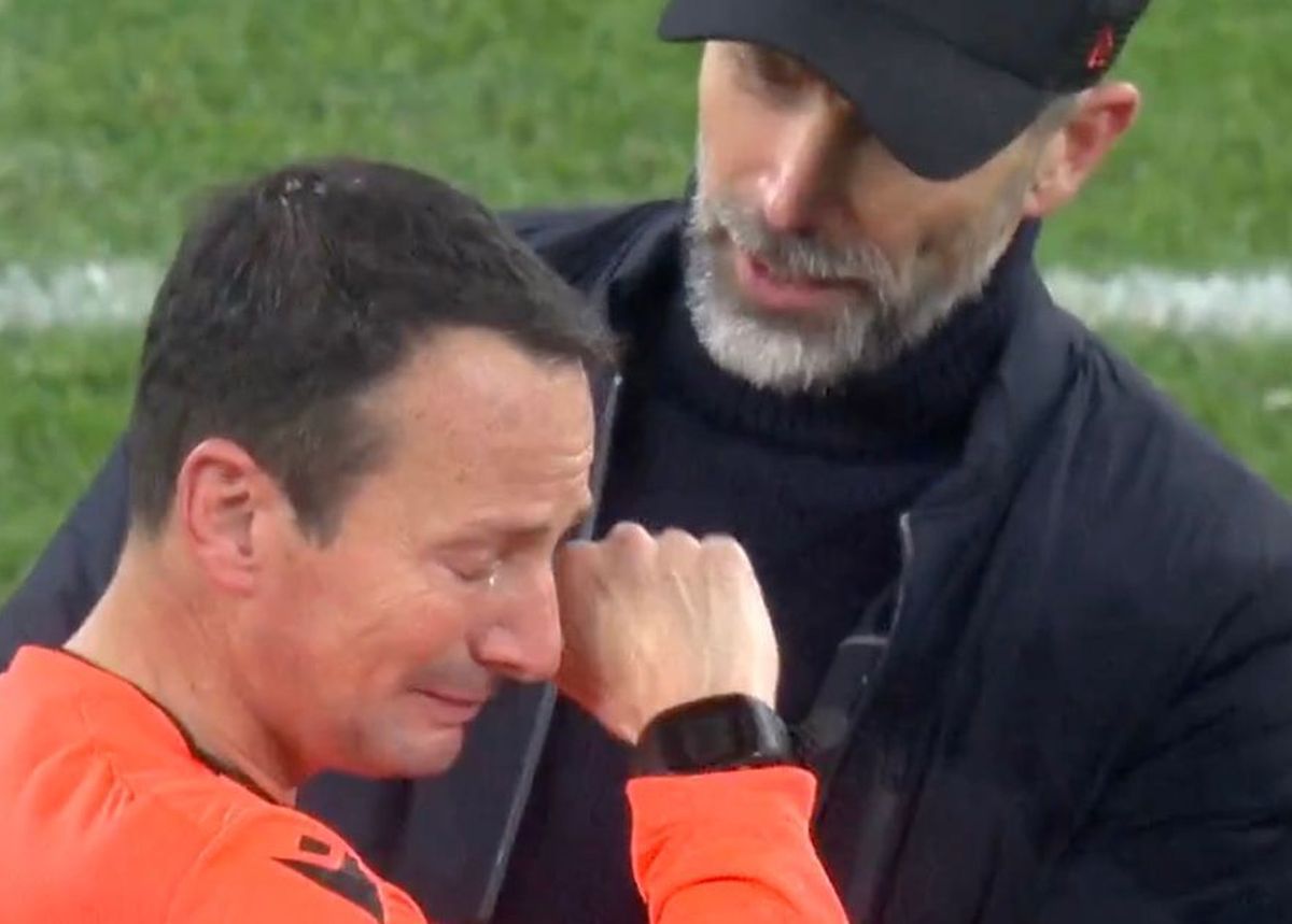 Arbitrul din Liga Campionilor a izbucnit în lacrimi și a fost cu greu consolat la finalul meciului de marți seara