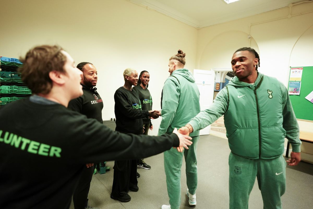 „Drăgușin e mult mai sus decât era Van Dijk la 22 de ani!” » Afirmații îndrăznețe despre fundașul lui Tottenham: „Câți români reușesc asta?”