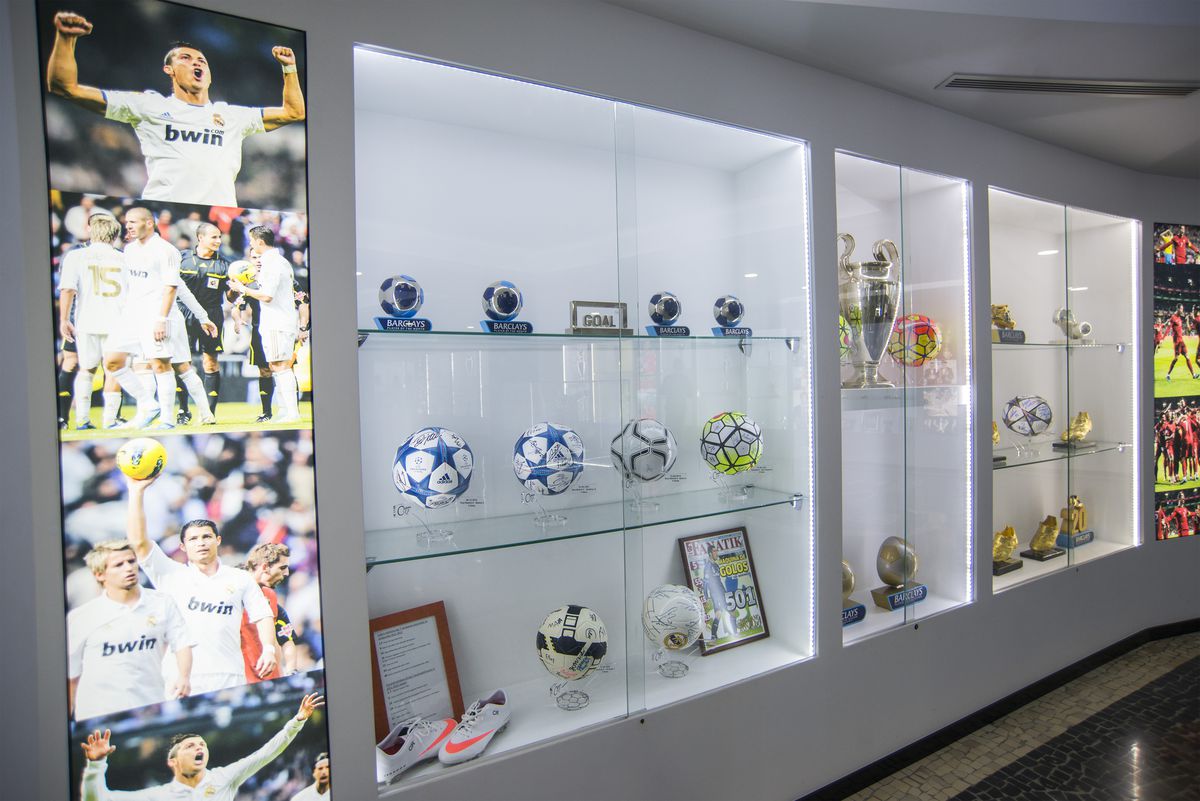 Cum arată cele mai spectaculoase 10 camere cu trofee: imaginea virală publicată de fiul lui Rooney » Ronaldo are propriul lui muzeu