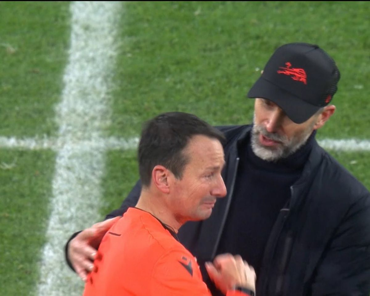 Arbitrul din Liga Campionilor a izbucnit în lacrimi și a fost cu greu consolat la finalul meciului de marți seara