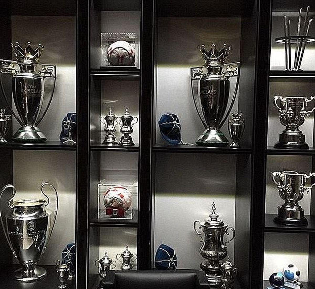 Cum arată cele mai spectaculoase 10 camere cu trofee: imaginea virală publicată de fiul lui Rooney » Ronaldo are propriul lui muzeu