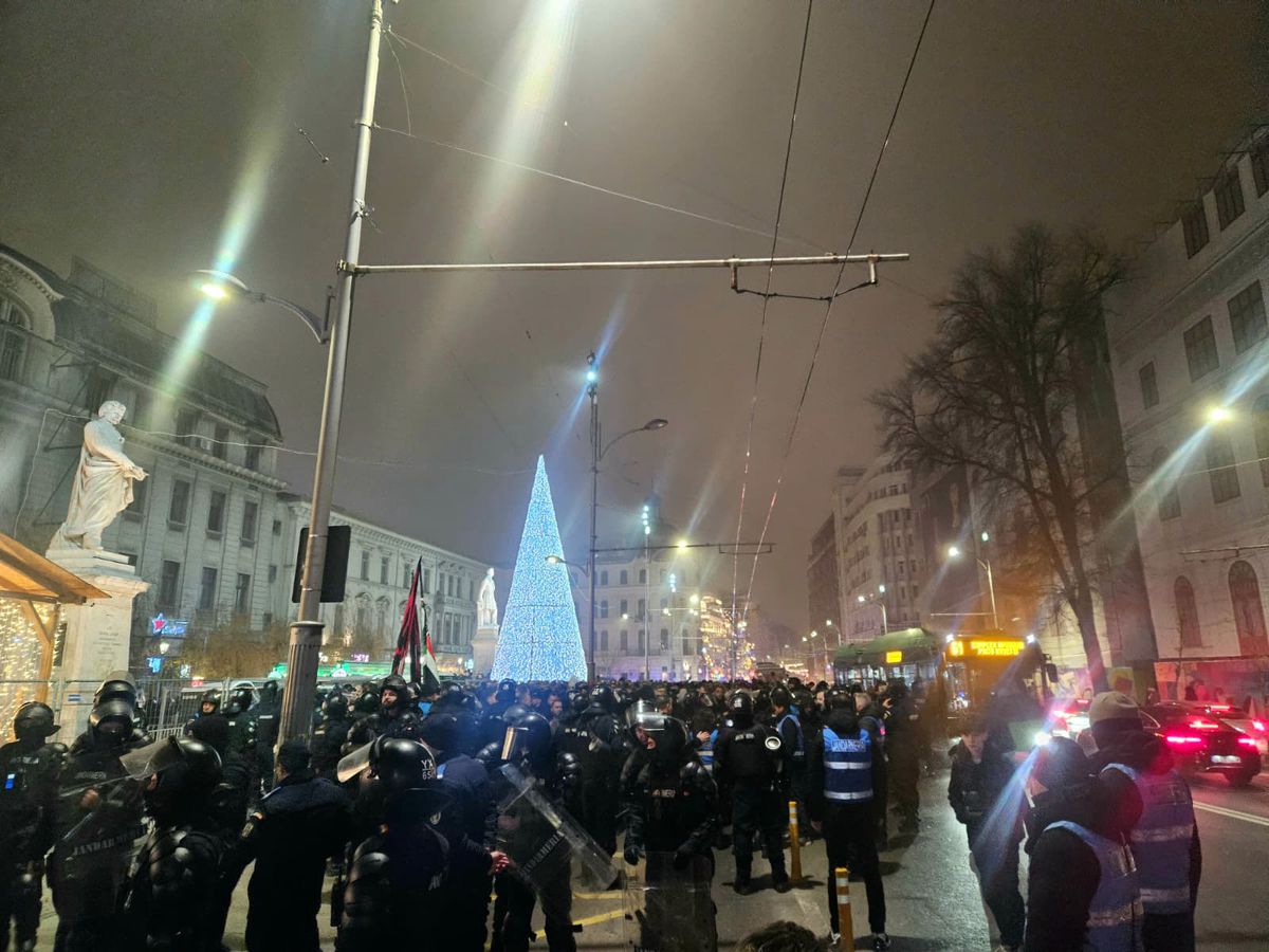 După ce au dat foc copertinei unui local, fanii lui Feyenoord au „paralizat” traficul din Capitală în drumul spre Arena Națională