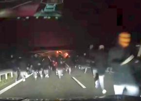 Incidente grave, înaintea duelului din această seară » Huligani înarmați cu ciocane și bâte au atacat autocarele!