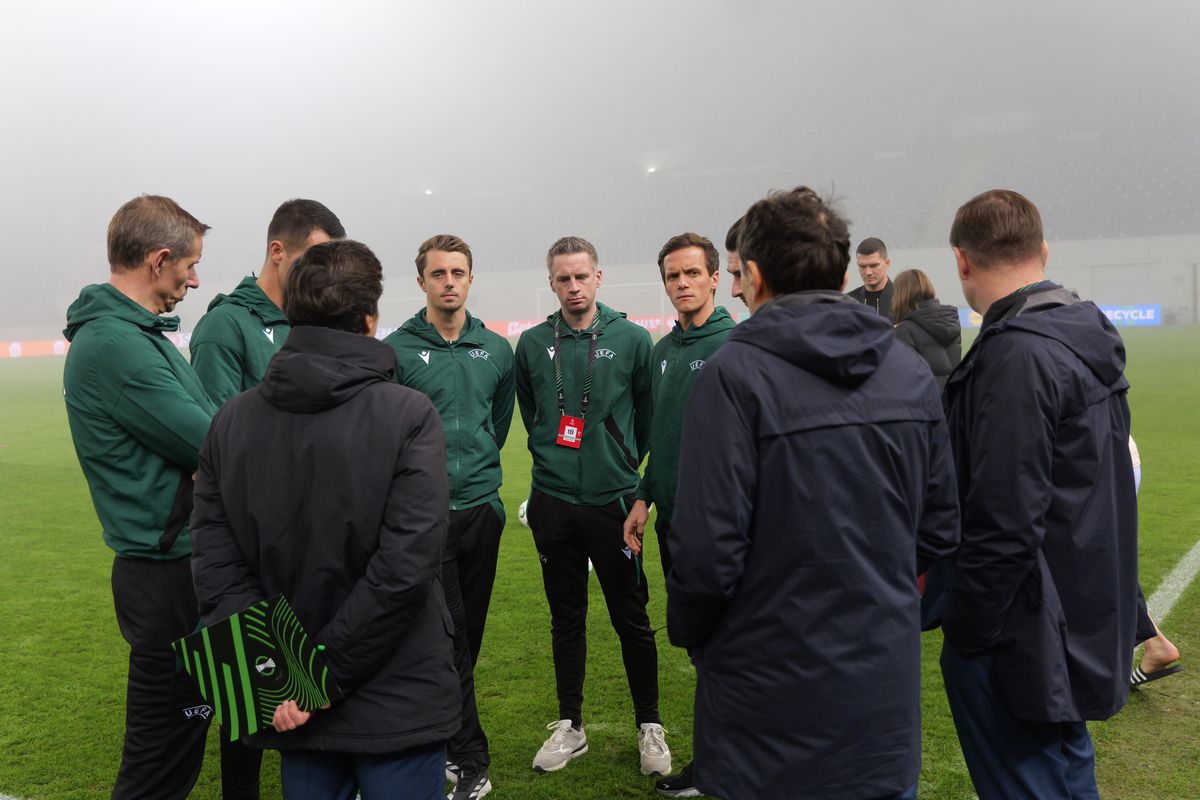 Craiova - Sparta Praga, imagini de pe gazon