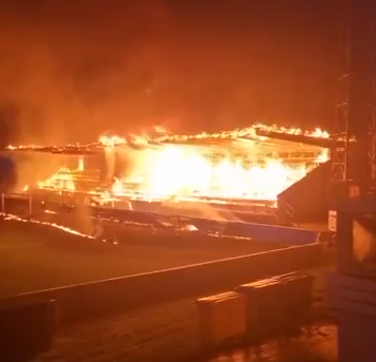 Trei minori au incendiat stadionul fostei campioane a țării