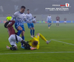 Intrare dură la Universitatea Craiova - Sparta Praga: mijlocașul cehilor i-a dat un genunchi în cap lui Isenko » Trebuia eliminat?