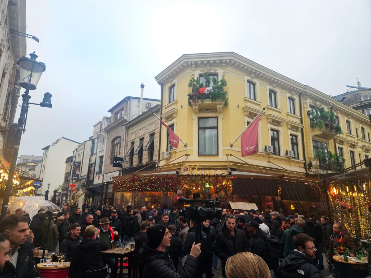 După ce au dat foc copertinei unui local, fanii lui Feyenoord au „paralizat” traficul din Capitală în drumul spre Arena Națională