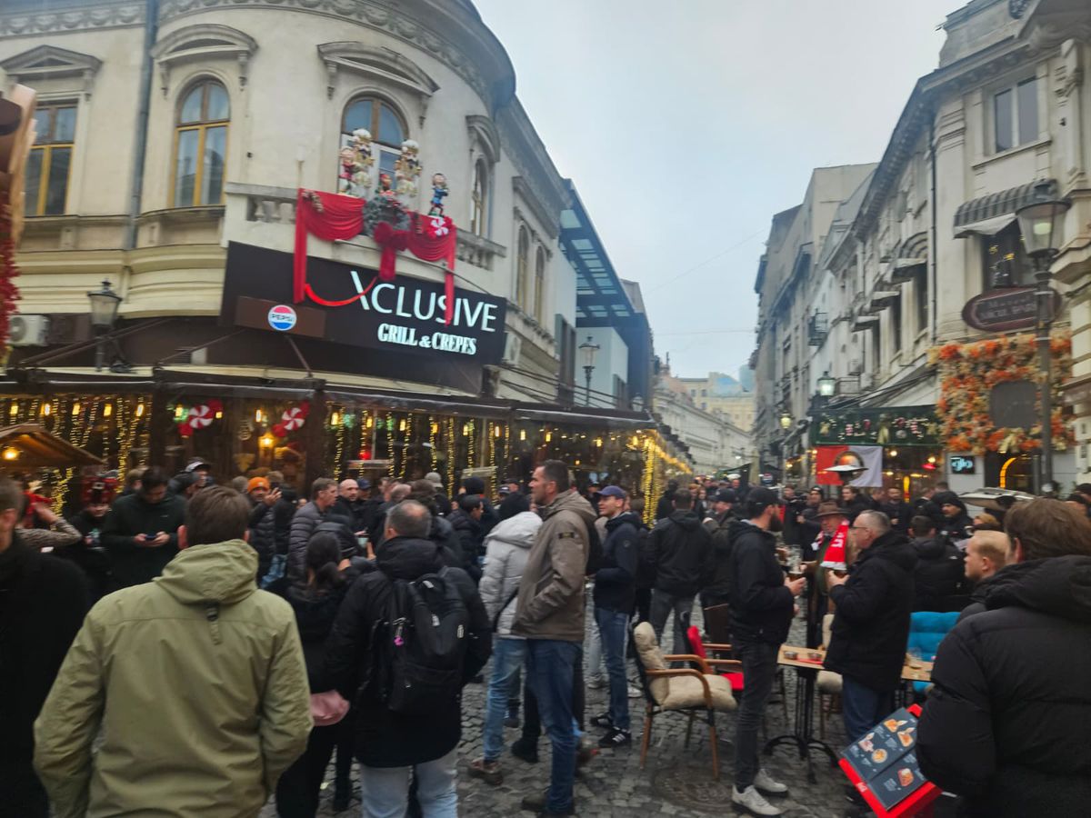 Centrul Vechi din București, luat cu asalt de suporterii lui Feyenoord. Foto: Remus Dinu (GSP)