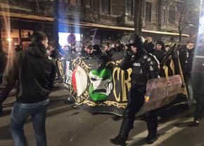 După ce au dat foc copertinei unui local, fanii lui Feyenoord au „paralizat” traficul din Capitală în drumul spre Arena Națională