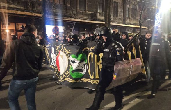 După ce au dat foc copertinei unui local, fanii lui Feyenoord au „paralizat” traficul din Capitală în drumul spre Arena Națională