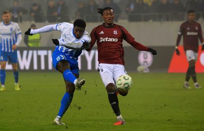Gol superb în Craiova - Sparta Praga » Nsimba, „rachetă” de la 25 de metri