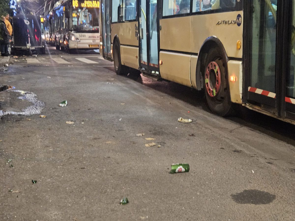 Suporterii lui Feyenoord au spart sticle pe străzile din București