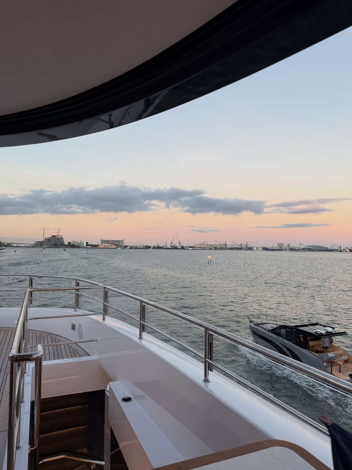 „Nu mi-am dat seama cât e de scurtă sau de transparentă” » Eugenie Bouchard a venit la evenimentul de la Indian Wells cu o rochie pe care nu o probase