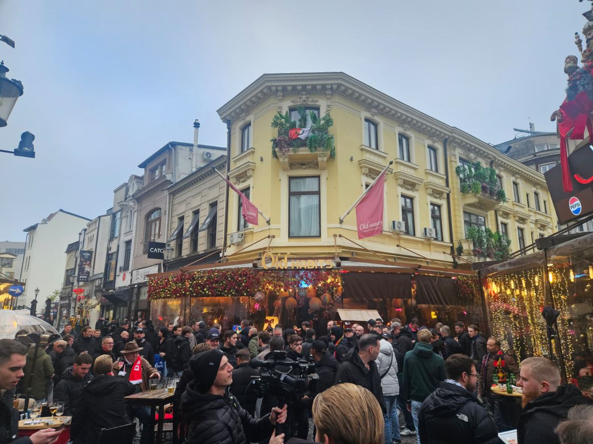 După ce au dat foc copertinei unui local, fanii lui Feyenoord au „paralizat” traficul din Capitală în drumul spre Arena Națională