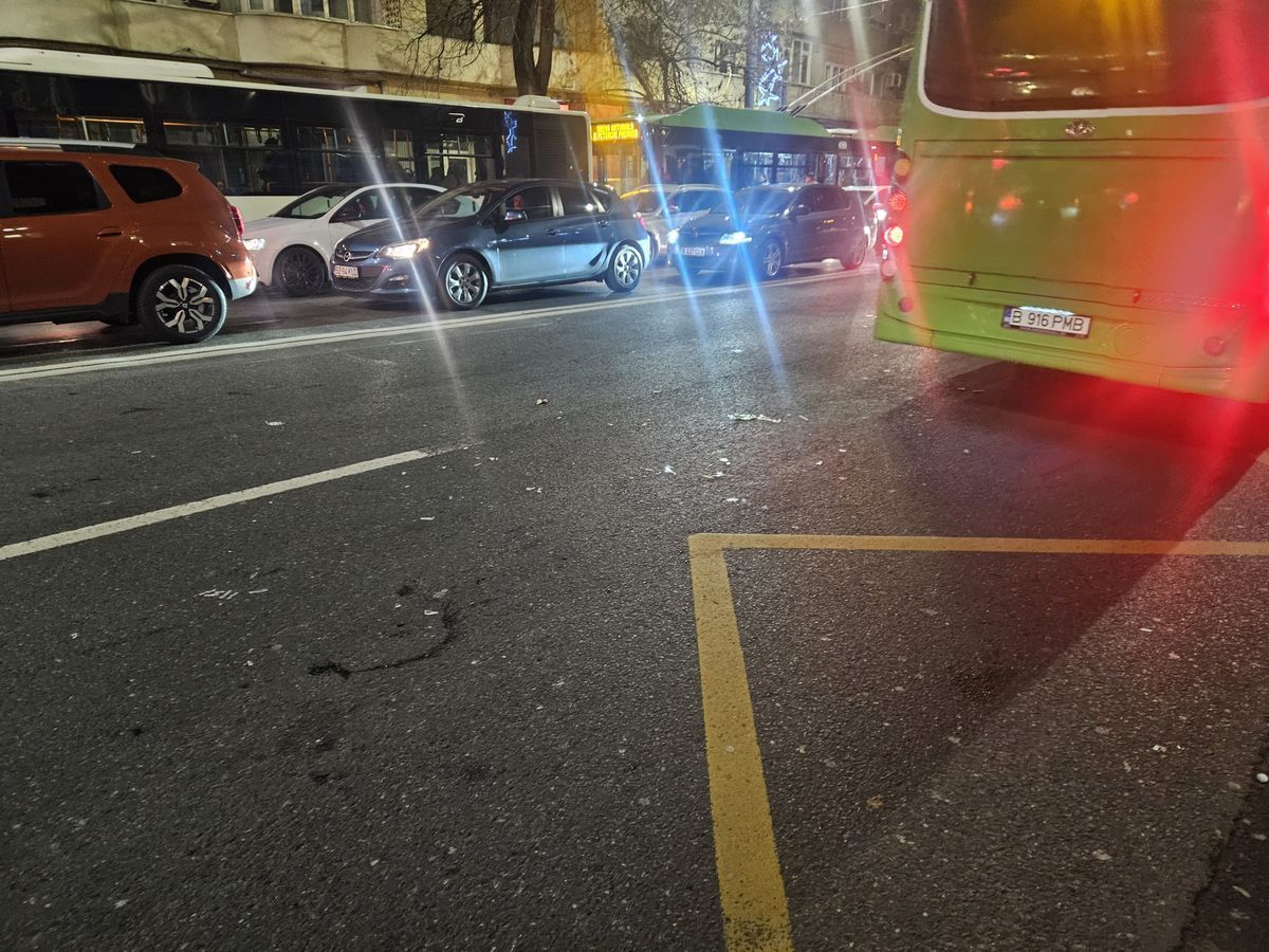 Suporterii lui Feyenoord au spart sticle pe străzile din București