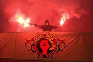 Suporterii echipei lui Rațiu, bătuți în Polonia! » Huligani înarmați cu ciocane și cu bâte au atacat două autocare