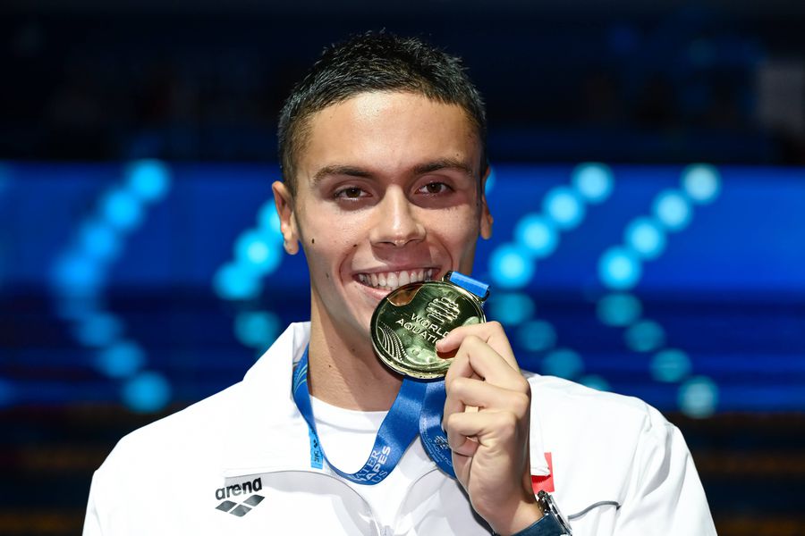 David Popovici și prima medalie cucerită la Campionatele Mondiale de la Singapore, aurul de la 200 m liber FOTO Imago Images „Trebuie obsesie, dar și liniște” » David Popovici e „Sportivul Anului” și vorbește într-un interviu-eveniment despre o mare provocare: „N-am trecut niciodată prin așa ceva”