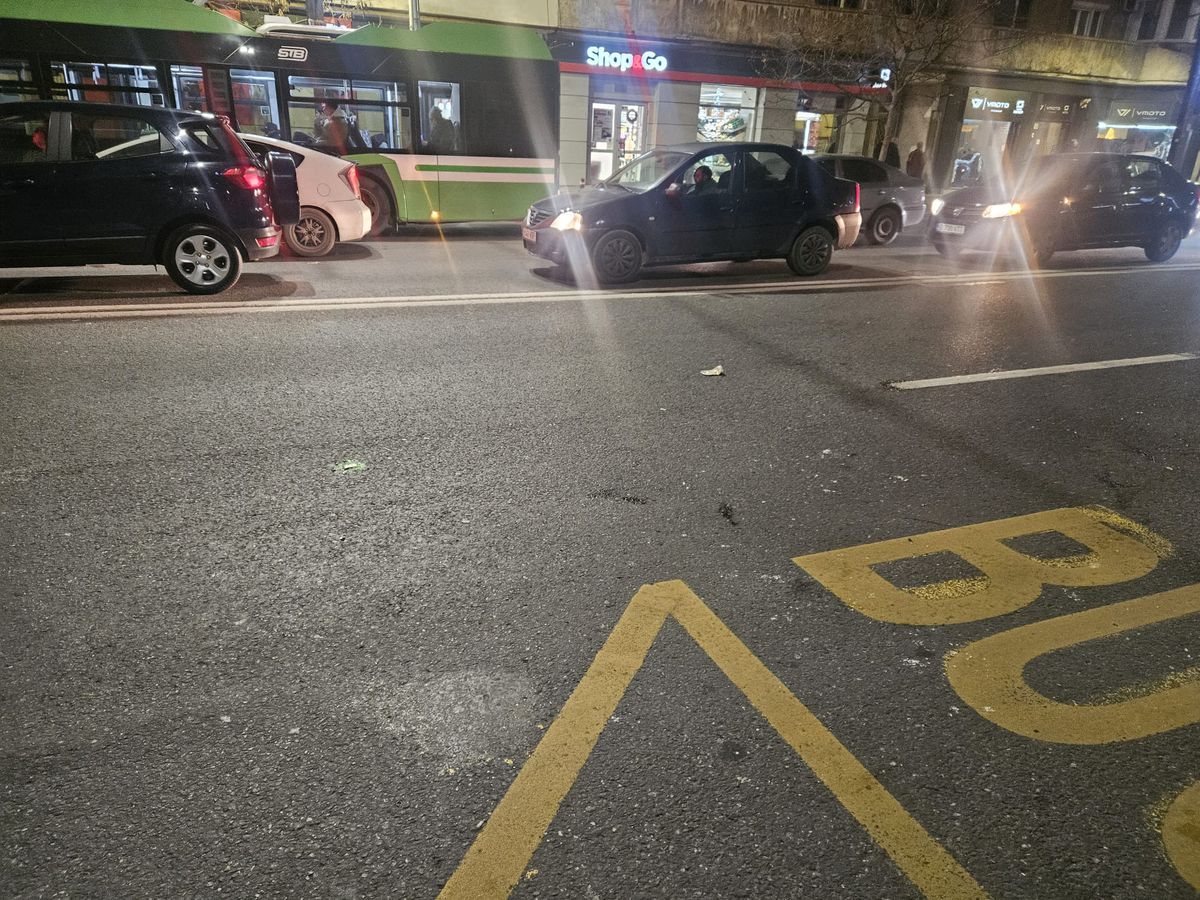 Suporterii lui Feyenoord au spart sticle pe străzile din București