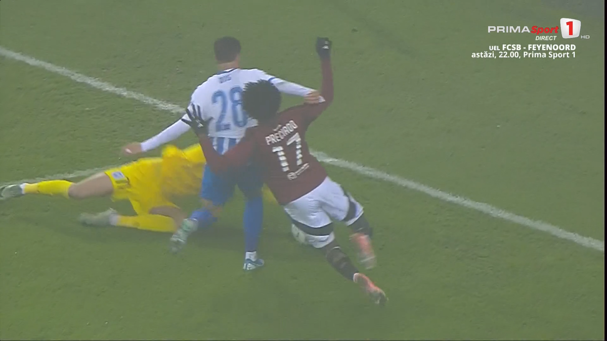 Intrare dură la Universitatea Craiova - Sparta Praga: mijlocașul cehilor i-a dat un genunchi în cap lui Isenko » Trebuia eliminat?