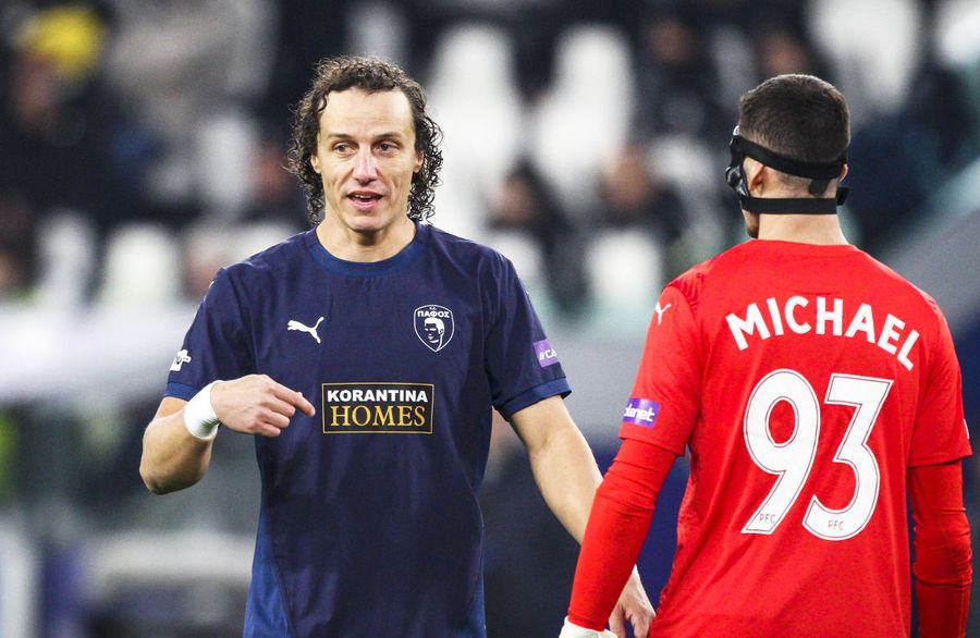 David Luiz în tricoul celor de la Pafos, foto: Imago „Maurizio Sarri îmi fuma în față” » „Matematicianul” David Luiz, interviu extins: „Am făcut 70 de ore cu autocarul, mi-am rupt mâinile la o miuță”