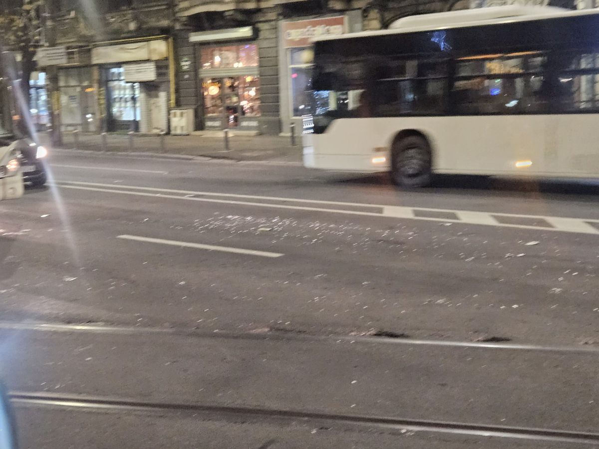 Suporterii lui Feyenoord au spart sticle pe străzile din București