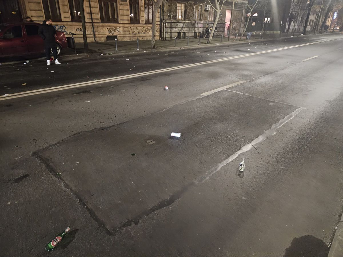 Suporterii lui Feyenoord au spart sticle pe străzile din București