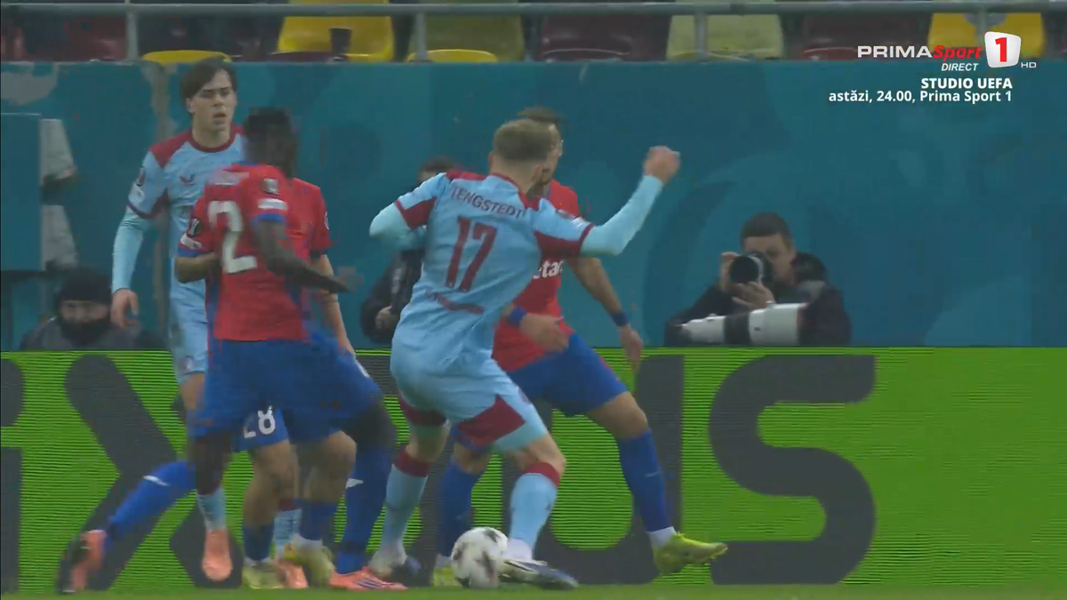 Arbitrul a dat penalty în FCSB - Feyenoord » Ce s-a văzut pe reluări