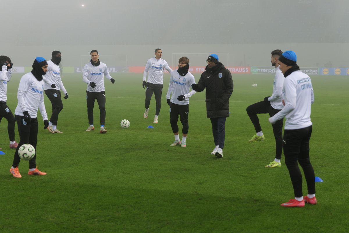 Craiova - Sparta Praga, imagini de pe gazon