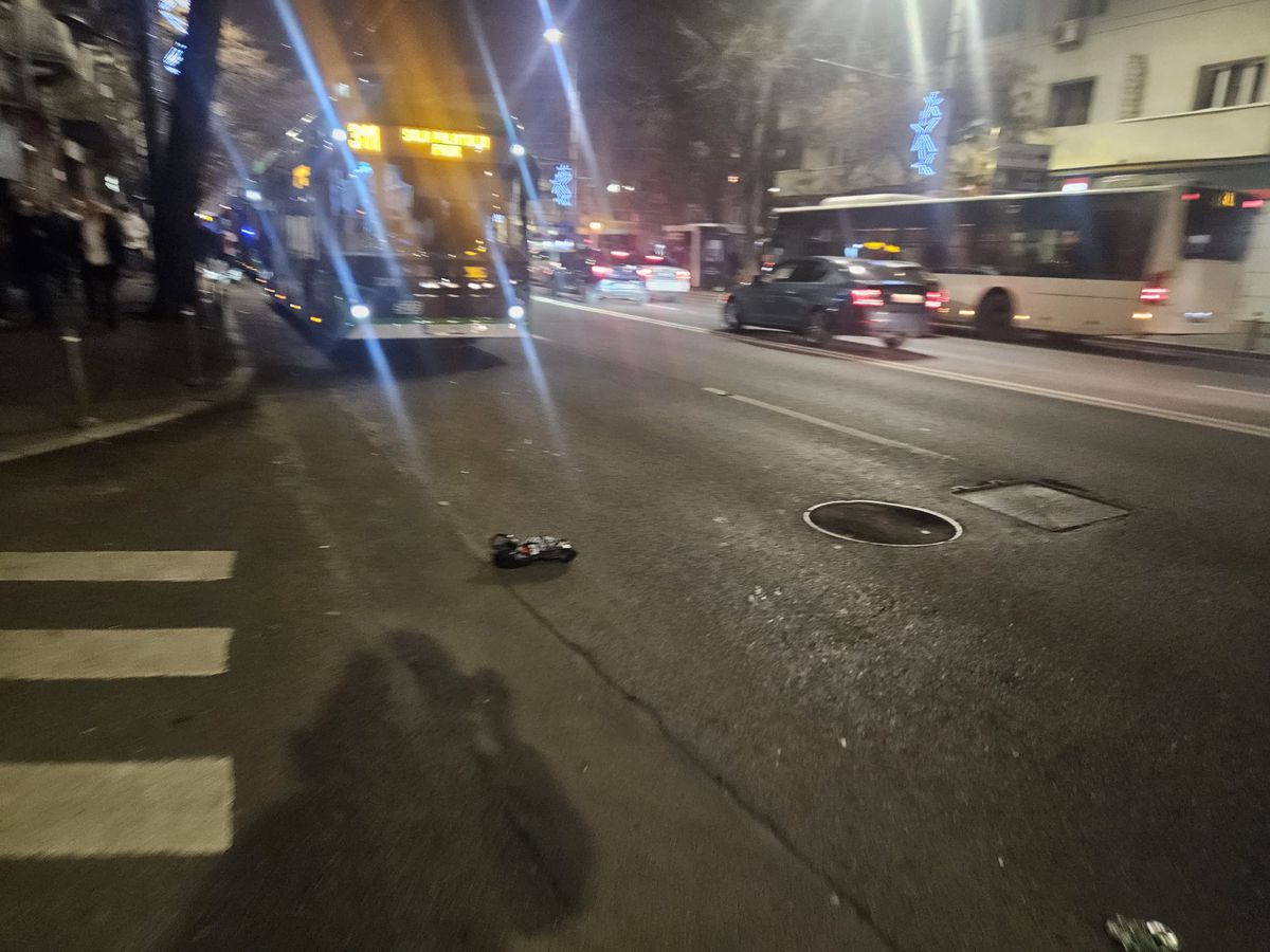 Suporterii lui Feyenoord au spart sticle pe străzile din București