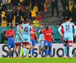 Feyenoord a primit penalty cu FCSB, în minutul 30 al meciului de pe Arena Națională. „Centralul” și-a schimbat decizia după ce a revăzut faza pe monitorul de la marginea terenului/ foto Cristi Preda (GSP)