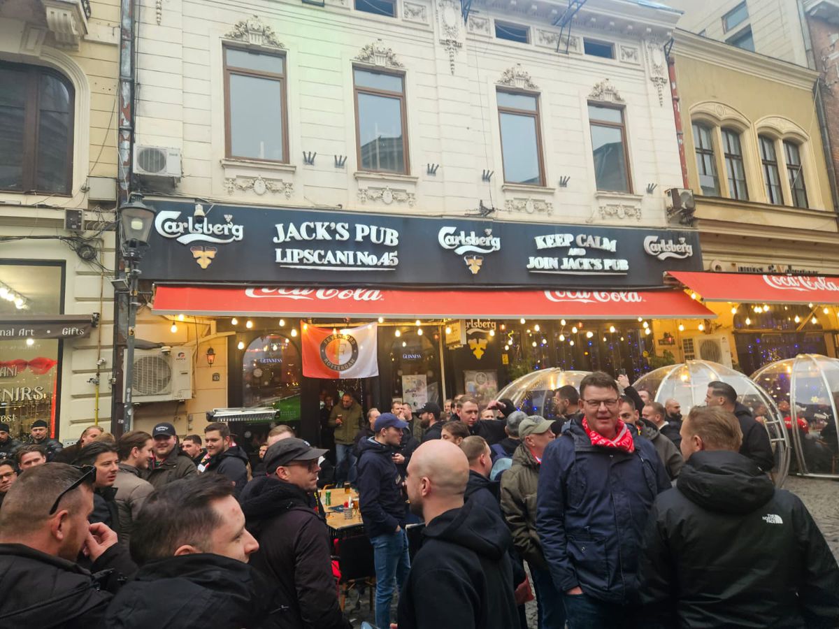 După ce au dat foc copertinei unui local, fanii lui Feyenoord au „paralizat” traficul din Capitală în drumul spre Arena Națională