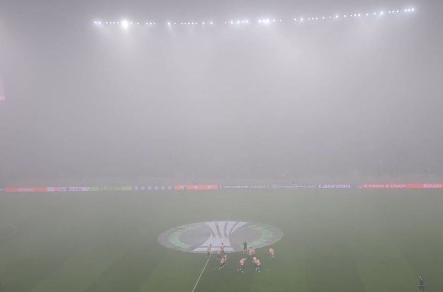 Ceața înainte de Craiova - Sparta Praga/ foto: GSP Universitatea Craiova pierde dramatic în fața celor de la Sparta Praga » Trei goluri, un penalty ratat și ocazii rarisime în Bănie