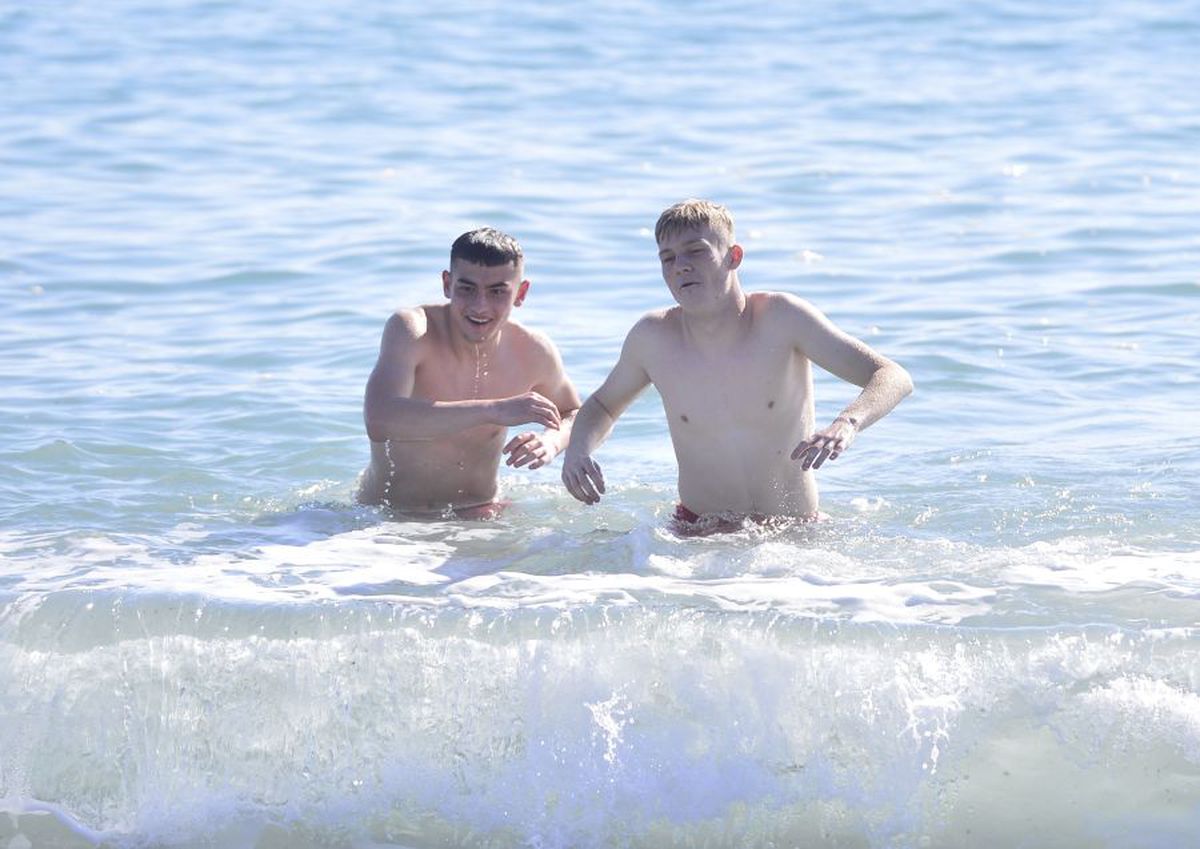 Gaz Metan // Edi Iordănescu, discurs dur: „Folosiți-vă toți neuronii, altfel luați avionul și plecați!” + jucătorii medieșenilor, baie în mare